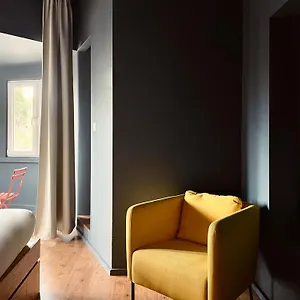 Albergue Avenue & 